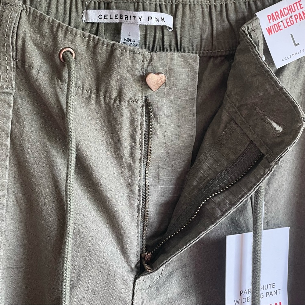 Celebrity Pink Pants
Womens Size L  Parachute Wide Leg Cargo Ripstop
Green NWOT - Picture 6 of 16